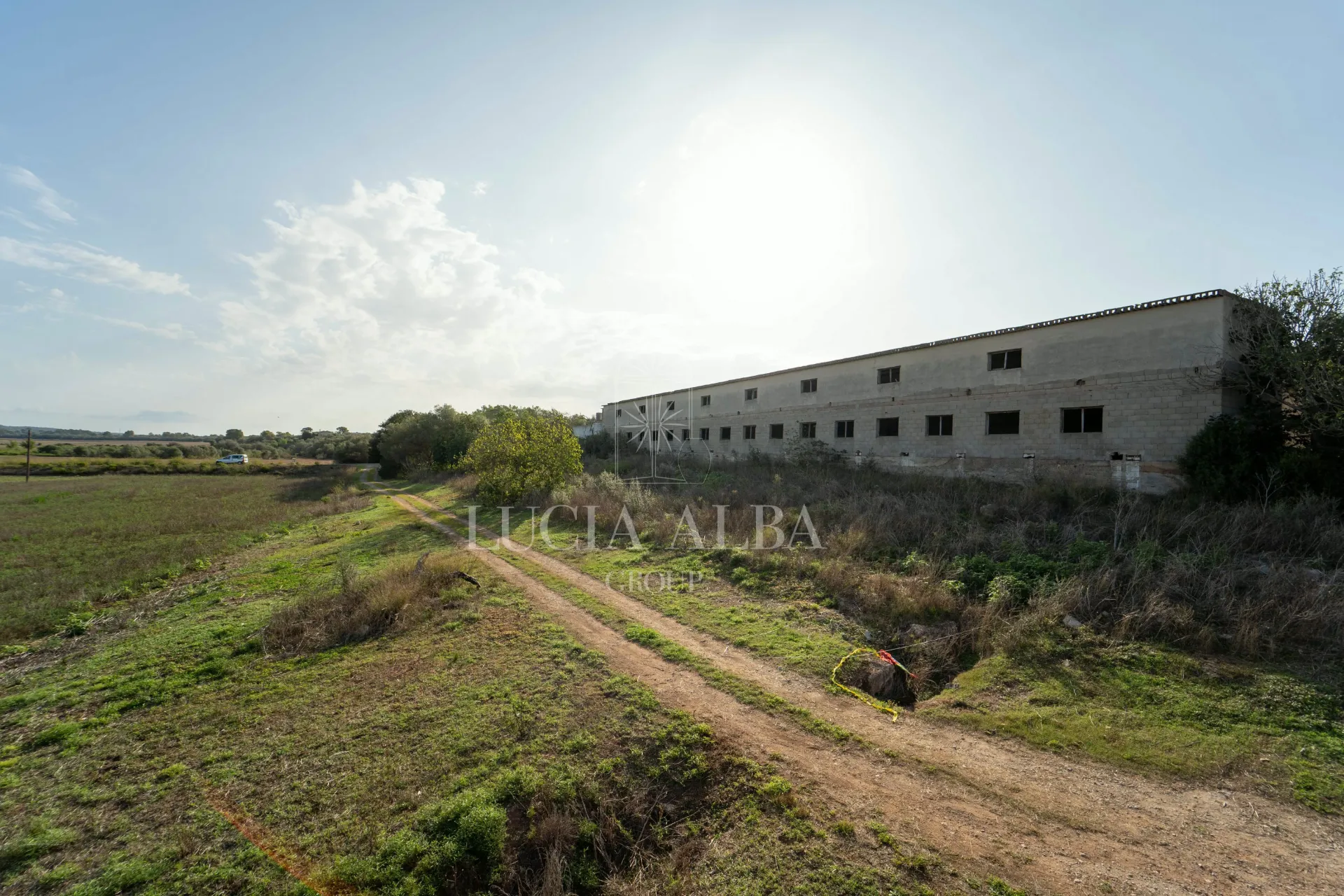 Finca in Ariany von 27.000 m² mit Haus und 1.000 m² Lagerräumen