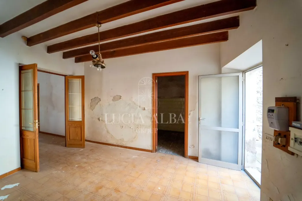 Casa de pueblo con carácter en Llubí y dos accesos